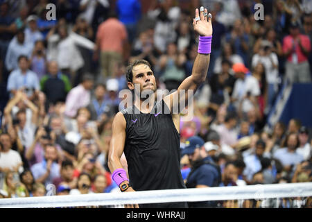 QUEENS, NY-SEPTEMBER 02: Rafael Nadal reagiert nach einem Sieg gegen Marin Cilic auf Arthur Ashe Stadium am USTA Billie Jean King National Tennis Center am 2. September 2019 in Queens, New York, Kredit; mpi04/MediaPunch Stockfoto