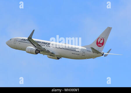 Sapporo, Japan - Jul 3, 2019. JA309J Japan Airlines Boeing 737-800 nehmen - weg vom Flughafen New Chitose (CTS) in Sapporo, Japan. Stockfoto