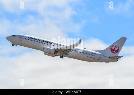 Sapporo, Japan - Jul 3, 2019. JA309J Japan Airlines Boeing 737-800 nehmen - weg vom Flughafen New Chitose (CTS) in Sapporo, Japan. Stockfoto