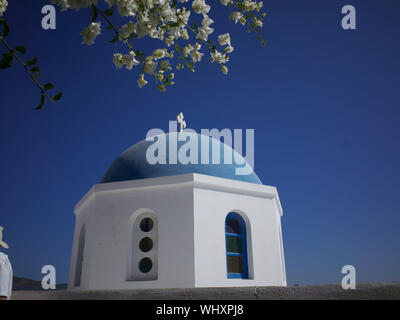 Eine blau-weiße Kuppel, verglaste Gebäude Stockfoto