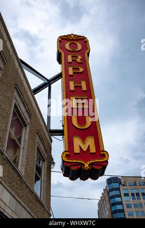 Memphis, Tennessee, USA - 25. Juni 2014: Das Orpheum Theater Plakatwand in der Stadt Memphis, Tennessee. Stockfoto
