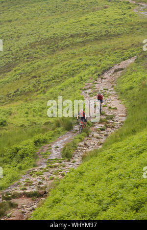 Ansicht von zwei Radfahrer auf Landschaft, Anschluss Stockfoto