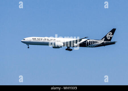 September 1, 2019 Burlingame/CA/USA - Air New Zeeland Flugzeuge Vorbereitung für die Landung am Flughafen San Francisco International (SFO); Stockfoto