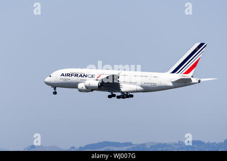 September 1, 2019 Burlingame/CA/USA - Air France Flugzeug Vorbereitung für die Landung am Flughafen San Francisco International (SFO) Stockfoto