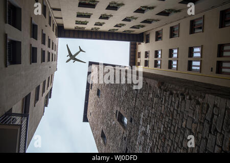 Das Flugzeug fliegt über die Stadt Florenz. Italien Stockfoto