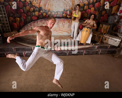 Capoeira-Gruppe, die Durchführung von Kampfkunst und Musik Stockfoto