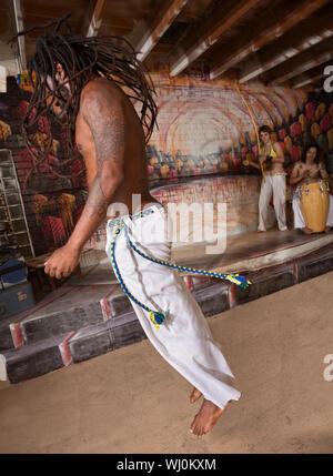 Junge Gruppe von Capoeira Darsteller in Aktion Stockfoto