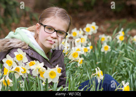 junges Mädchen im Frühlingspark - Porträt Stockfoto