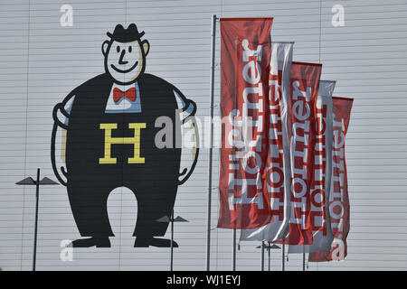 Anzeigen, Draußen, Draußen, Draußen, Außen, Berlin, Deutschland, Shopping, Zweig, Geschäft, Geschäft, Geschäft, Logo, Möbelstück, Stück w Stockfoto