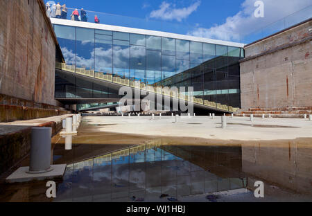 Die u-bahn Dänische Maritime Museum, M/S Museet für Søfart, rund um eine alte Trockendock gebaut. Helsingor/Helsingør in Dänemark. Architekt Bjarke Ingels BIG Stockfoto