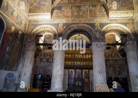 Innenraum des Klosters Stavropoleos (aka Stavropoleos Kirche) in Bukarest, Rumänien Stockfoto