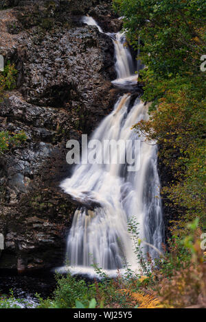 Pistyll gewinnen Wasserfall auf dem Fluss Gewinnen (Afon Gain) im Coed-y-Brenin Forest Park. Stockfoto