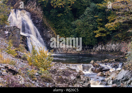 Rhaeadr Mawddach Wasserfall auf dem Fluss Gewinnen (Afon Gain) im Coed-y-Brenin Forest Park. Stockfoto