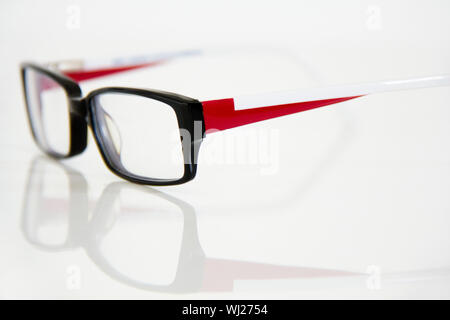 Nahaufnahme von einer Brille isoliert auf weißem Hintergrund Stockfoto