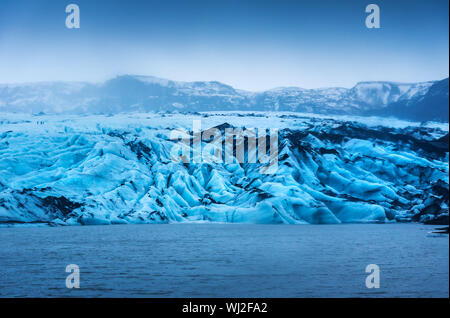 Solheimajokull Gletscher Landschaft in der Nähe von Vik im Süden Islands in der Dämmerung Stockfoto