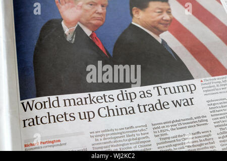 "Die Weltmärkte dip als Trumpf Ratschen bis China trade Krieg' Guardian Artikel im finanziellen Bereich August 2019 London England Großbritannien Stockfoto