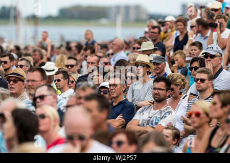 Terneuzen, Niederlande. 31 Aug, 2019. TERNEUZEN - 31-08-2019, Feier 75 Jahre Freiheit. Zuschauer. Credit: Pro Schüsse/Alamy leben Nachrichten Stockfoto