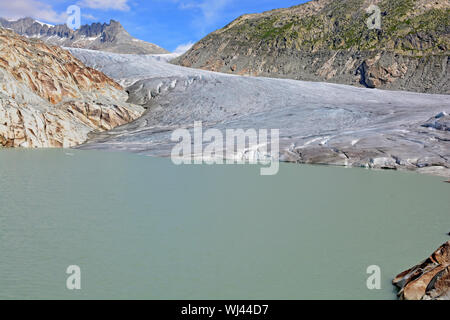 Der Rhonegletscher und den Gletschersee, die die Geburt der Rhone in den Schweizer Alpen. Stockfoto