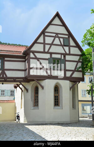 Kleine Deutsche Fachwerkhaus in der mittelalterlichen Stadt mit Kopfsteinpflaster Stockfoto