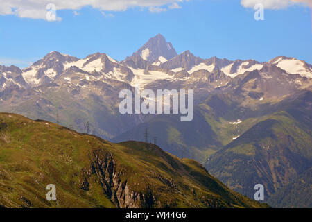 Das Finsteraarhorn in den Berner Alpen gesehen vom Nufenenpass in der Südlichen Schweiz Stockfoto