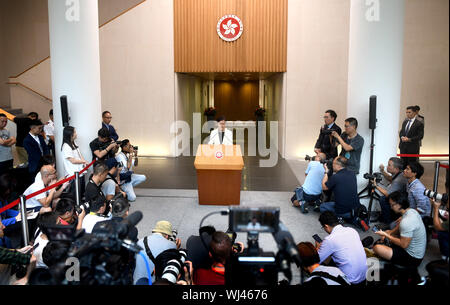 (190903) - HONGKONG, Sept. 3, 2019 (Xinhua) - Chief Executive von China's Hong Kong Special Administrative Region (HKSAR) Carrie Lam spricht auf einer Pressekonferenz in Hong Kong, South China, Sept. 3, 2019. Angesichts der eskalierenden Gewalt in Hongkong, die Mehrheit der Menschen in Hongkong und die Regierung der SAR Hongkong auf, teilen die Priorität "die Gewalt zu beenden und die Ruhe in der Hong Kong Gesellschaft wiederherzustellen", erklärte Lam. Um das Ziel zu erreichen, die Rechtsstaatlichkeit muss gewahrt rechtswidrige Handlungen zu verarbeiten zu können, sagte Flucht, Hinzufügen, dass der Dialog mit allen Bereichen des Lebens in Hongkong, vor allem mit der jungen Generation, ist die b Stockfoto