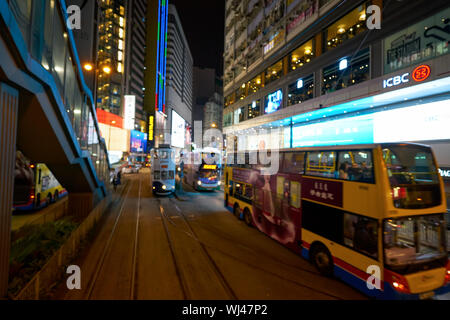 Hongkong, China - ca. Januar 2019: Hong Kong bei Nacht. Stockfoto