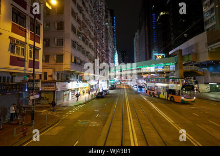 Hongkong, China - ca. Januar 2019: Hong Kong bei Nacht. Stockfoto