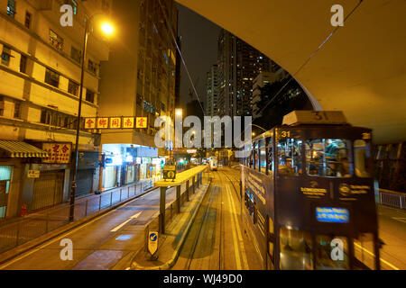 Hongkong, China - ca. Januar 2019: Hong Kong bei Nacht. Stockfoto