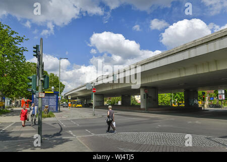 Auto, Autobahn, Landstraße Brücke, Autos, Motor Verkehr, Bau Sünde, Berlin, breiten Bach Ort, Bridge, Bridge, Dahlem, Dahlemer, Deutschland, Nasti Stockfoto