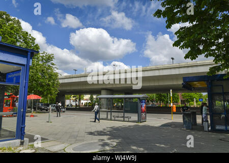 Auto, Autobahn, Landstraße Brücke, Autos, Motor Verkehr, Bau Sünde, Berlin, breiten Bach Ort, Bridge, Bridge, Dahlem, Dahlemer, Deutschland, Nasti Stockfoto