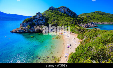 Porto Timoni Strand bei afionas ist ein Paradies double Strand mit kristallklarem azurblauem Wasser in KORFU, IONISCHE INSEL Griechenland, Europa Stockfoto