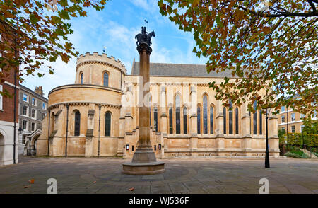 Die Temple Church, einer späten 12. Jahrhundert Kirche in London, England Stockfoto