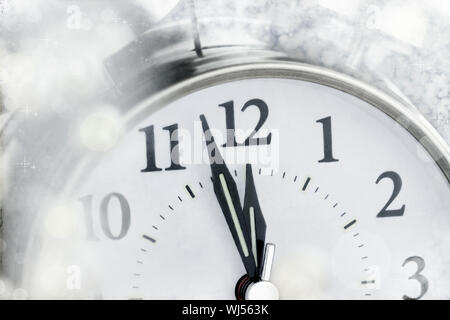 Neues Jahr Uhr kurz vor Mitternacht. Stockfoto