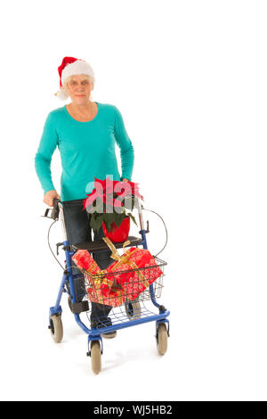 Blaue Walker mit Weihnachtsgeschenke und senior Frau isoliert auf weißem Hintergrund Stockfoto