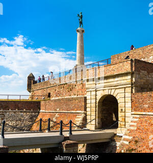 Statue des Victor oder Statue der Sieg ist ein Monument, das sich in der Festung Kalemegdan in Belgrad, errichtet 1928 des Königreichs Serbiens zu gedenken. Stockfoto