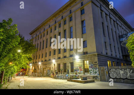 Abends, abends, am Abend, in der Wriezener Bahnhof, Aussicht, Außen, Draußen, Draußen, Außen, Licht, mounta Stockfoto