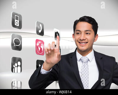 Zusammengesetztes Bild des lächelnden asiatischen Geschäftsmann zeigen Stockfoto