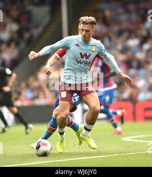 Jack Grealish von Aston Villa auf dem Ball während des Premier League-Spiels zwischen Crystal Palace und Aston Villa im Selhurst Park , London , 31. August 2019 - nur zur redaktionellen Verwendung. Keine Merchandising-Produkte. Für Fußballbilder gelten FA und Premier League Einschränkungen. keine Internet-/Mobilnutzung ohne FAPL-Lizenz. Für Details wenden Sie sich an Football Dataco Stockfoto