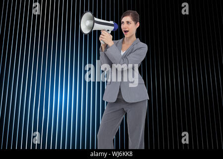 Zusammengesetztes Bild der Geschäftsfrau mit Lautsprecher Stockfoto