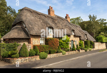 Romantisches Reetdachhaus in Cambridgeshire, England, Großbritannien, Großbritannien, Europa Stockfoto