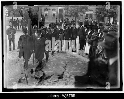 HARLAN, John Marshall. Zuordnen der Gerechtigkeit, der U.S. SUPREME COURT, 1877-1910. Begräbnis an der NEW YORK AVENUE Presbyterian Church. Gruppe von Männern Stockfoto