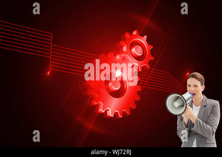 Zusammengesetztes Bild der Geschäftsfrau ist auf ein Megaphon sprechen. Stockfoto