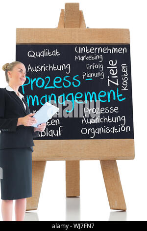 Zusammengesetztes Bild der blonden Geschäftsfrau hält neue tablet Stockfoto