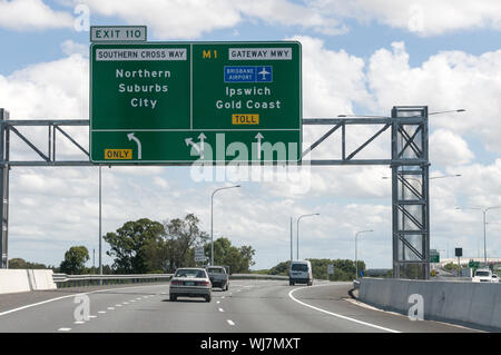 Die Gantry auf den M1 auch als auf dem Bruce Highway in Queensland, Australien bekannt Stockfoto