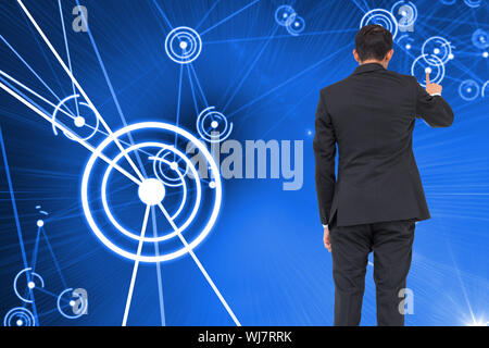 Zusammengesetztes Bild des asiatischen Geschäftsmann zeigen Stockfoto