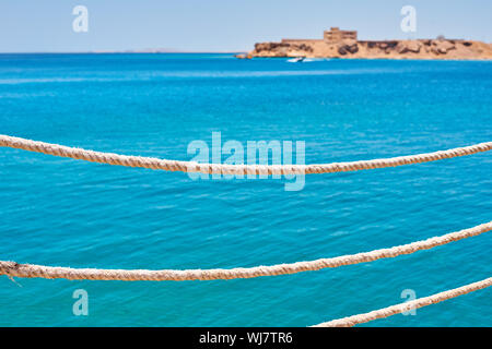 Schöne Aussicht auf das Mittelmeer vom Pier Stockfoto