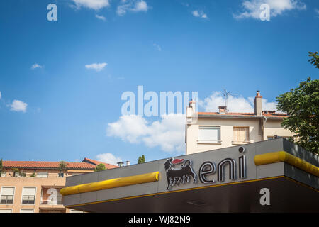 LYON, Frankreich - Juli 17, 2019: ENI Logo vor einer Ihrer Tankstelle in Lyon. ENI ist ein italienischer Corporation produziert und der Verkauf von Öl und Gas i Stockfoto