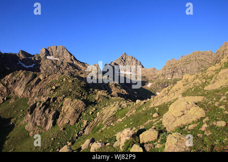 Rocks around Lake Okhoghe. Georgia. Stockfoto