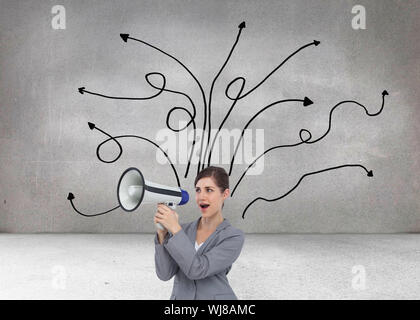 Zusammengesetztes Bild der Geschäftsfrau mit Lautsprecher Stockfoto