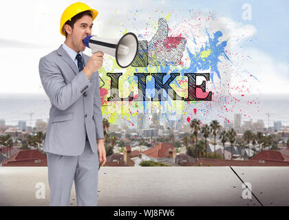 Zusammengesetztes Bild des jungen Architekten mit einem Megaphon schreien Stockfoto
